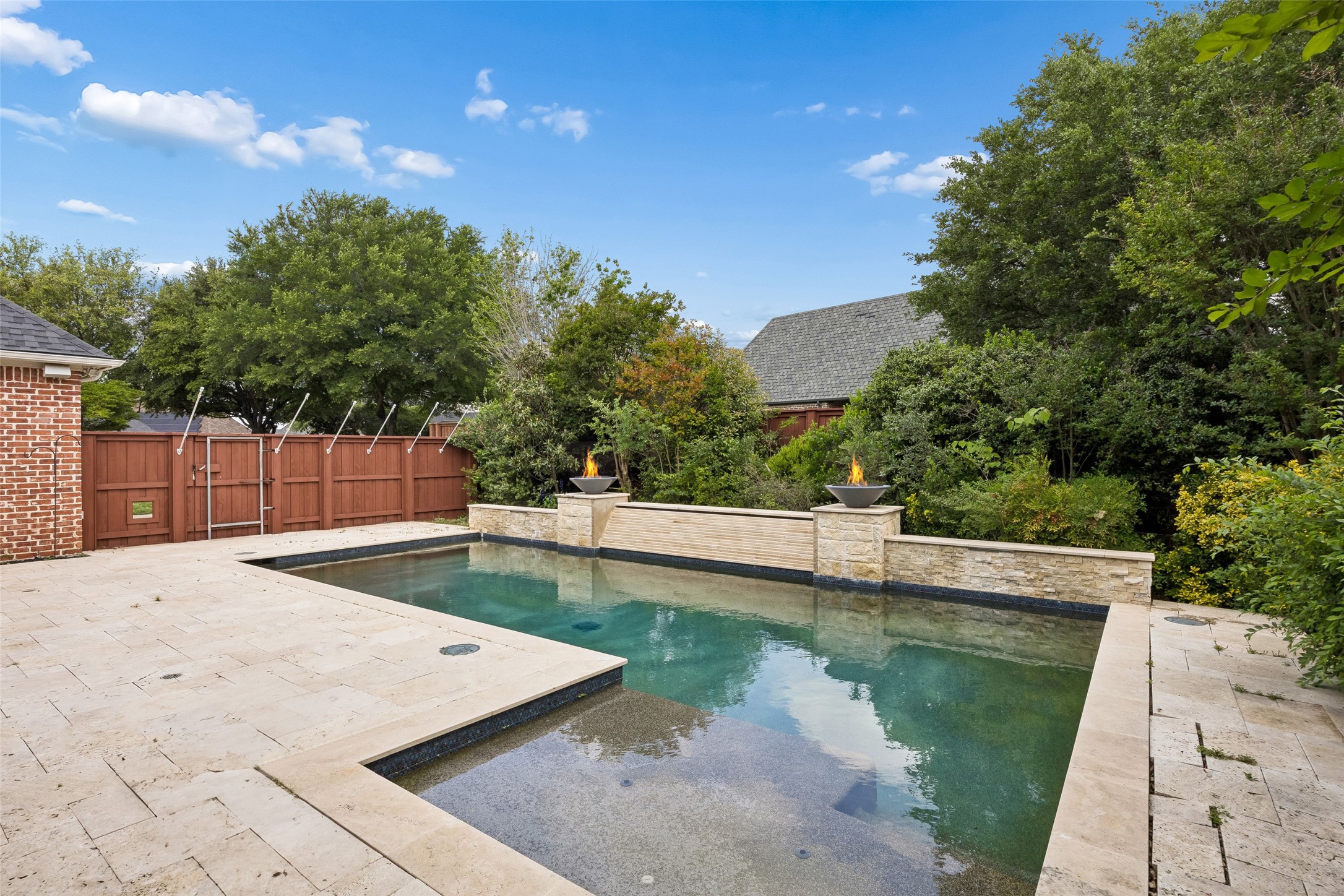 1000 Navarro Drive