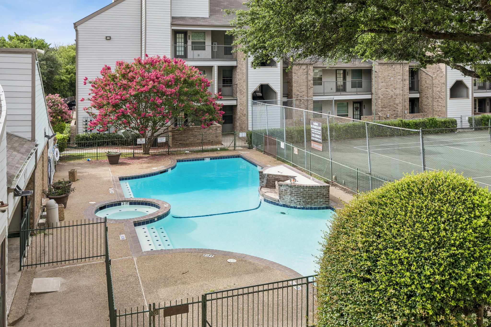 6108 Abrams Road 527