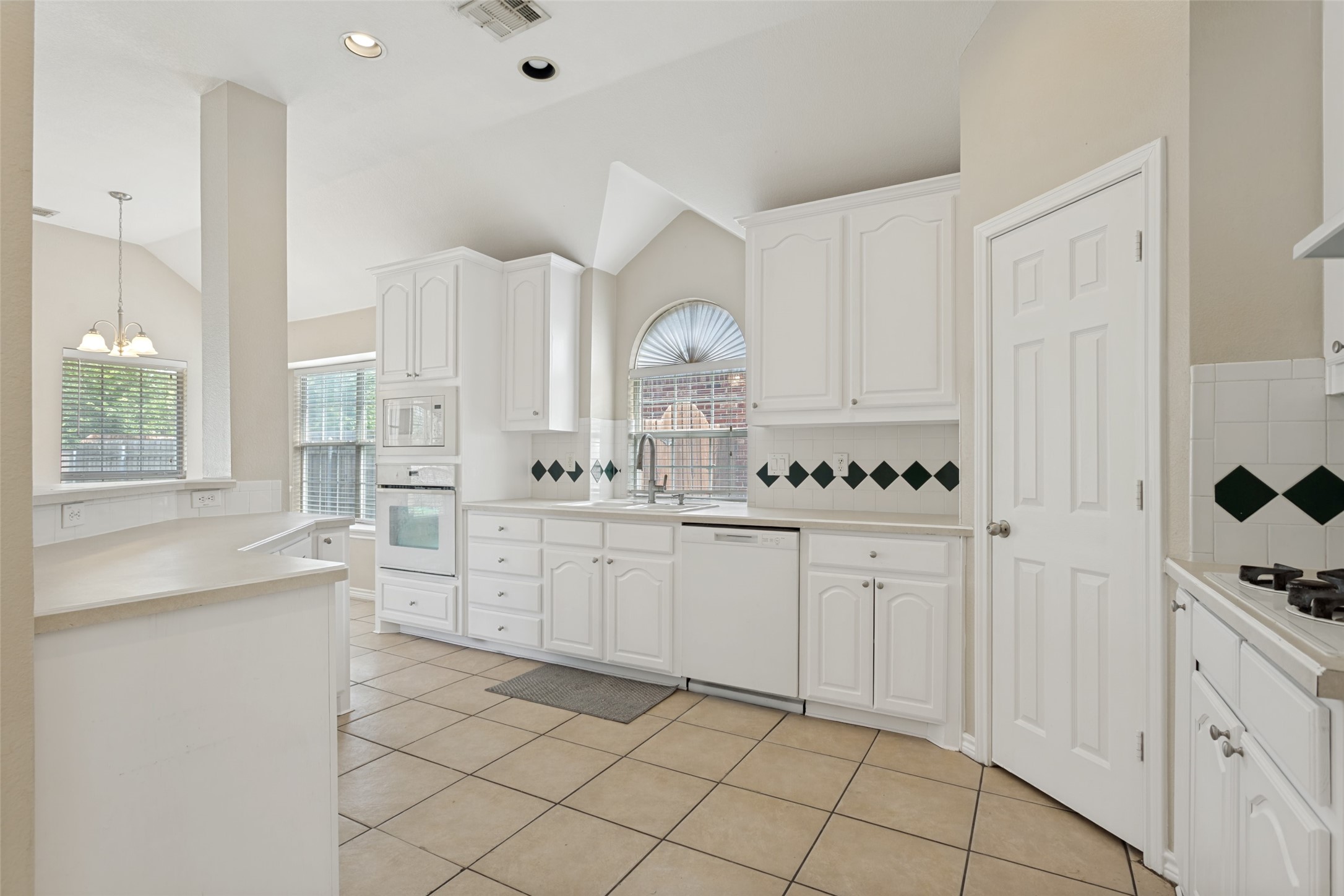 903 Redbud Drive