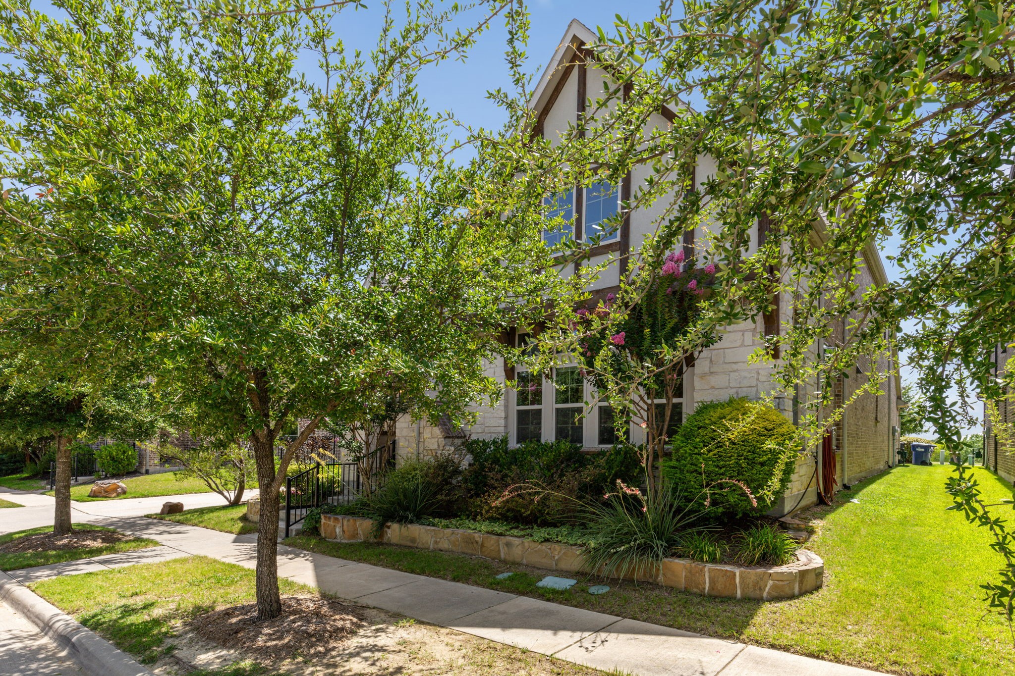 6920 Royal View Drive