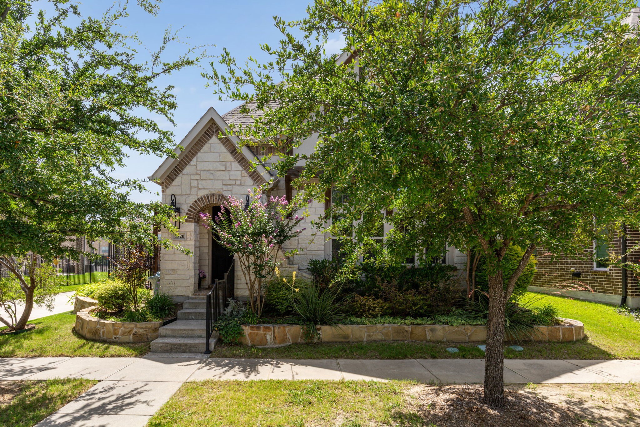 6920 Royal View Drive