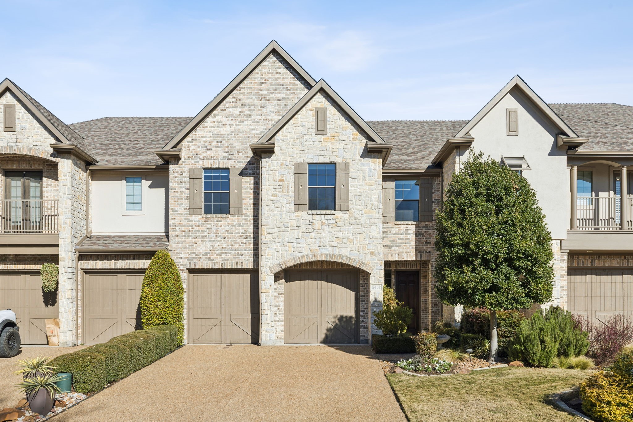 5452 Balmoral Drive