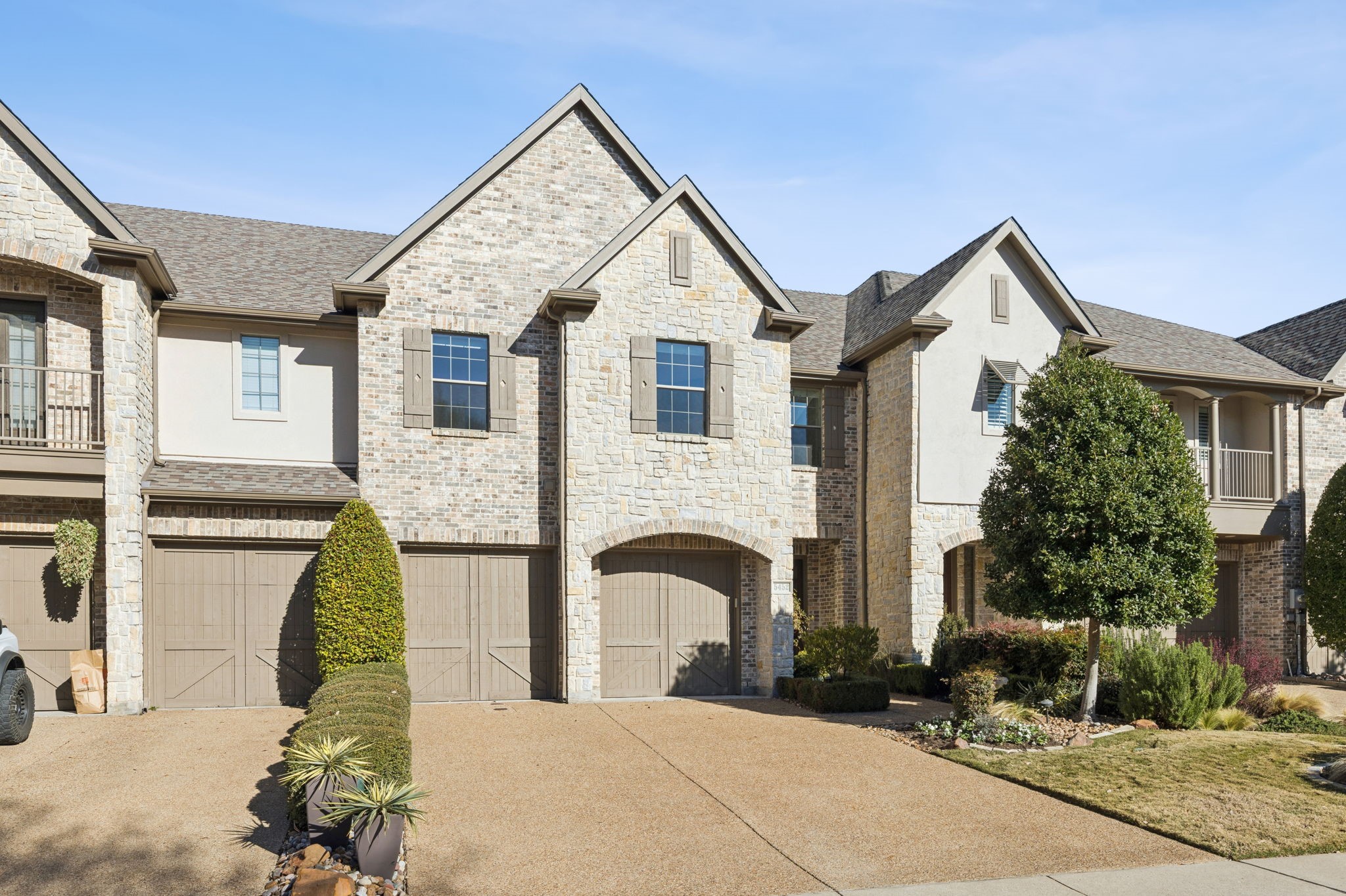 5452 Balmoral Drive