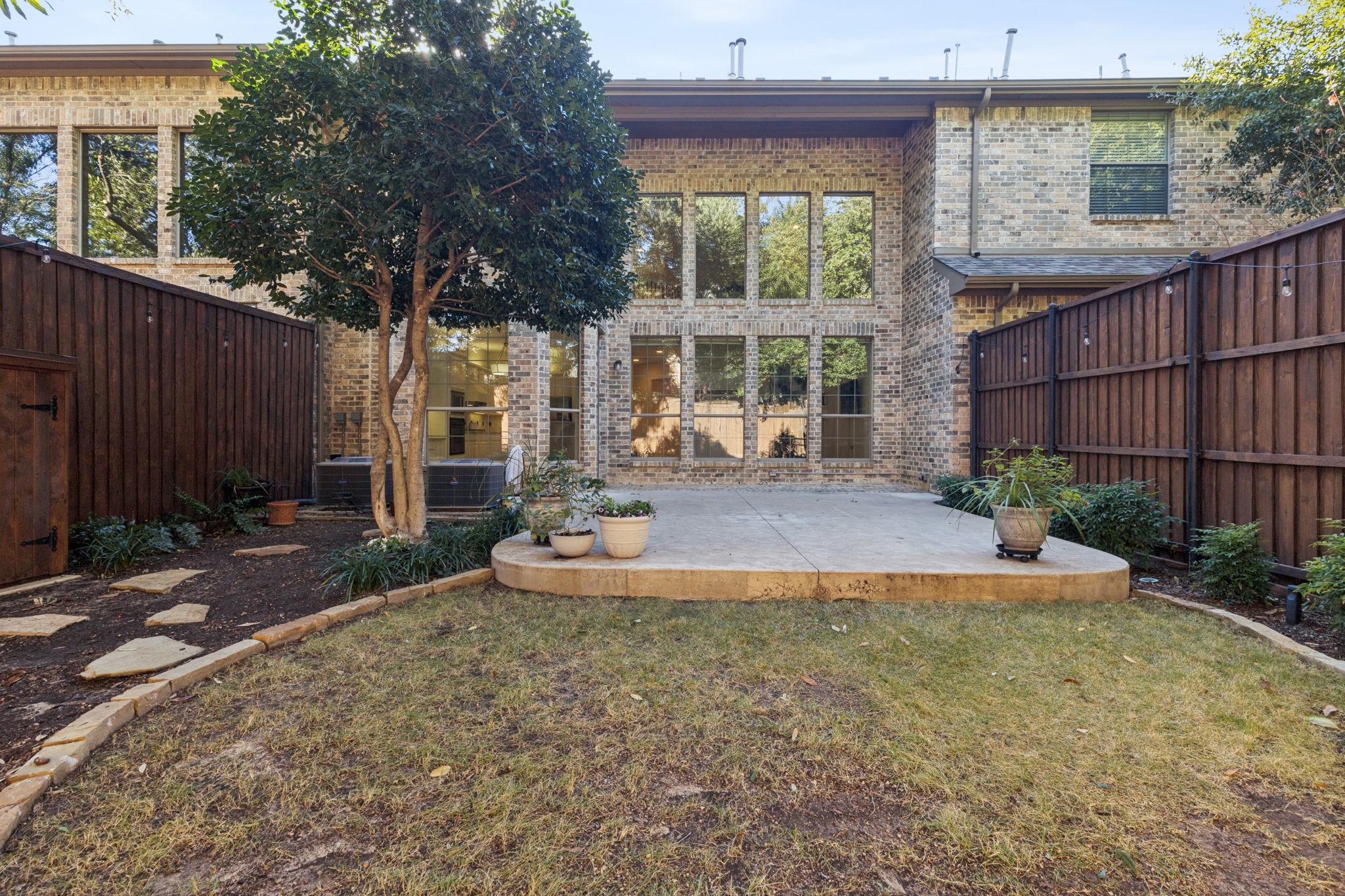 5452 Balmoral Drive