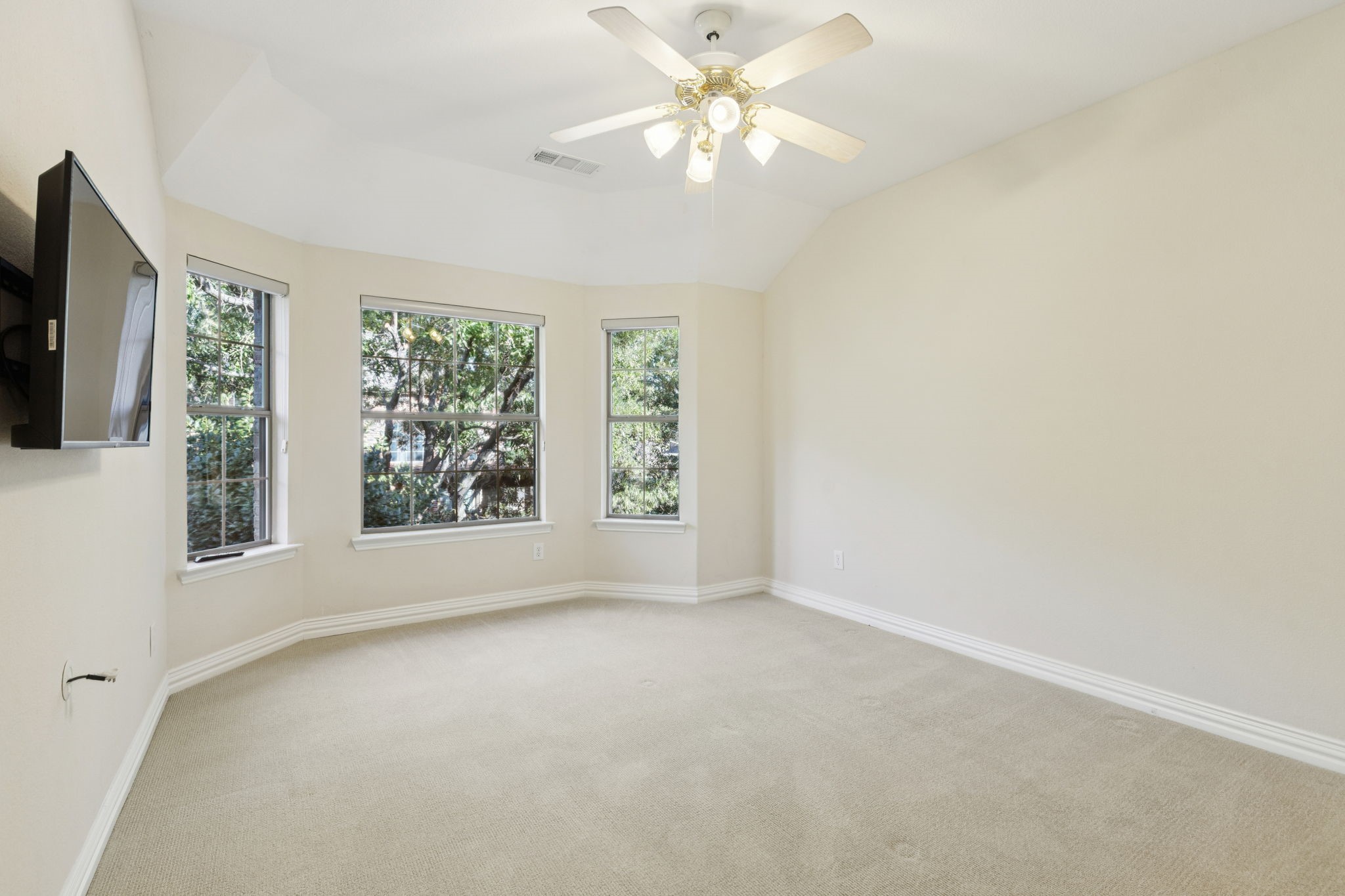 5452 Balmoral Drive
