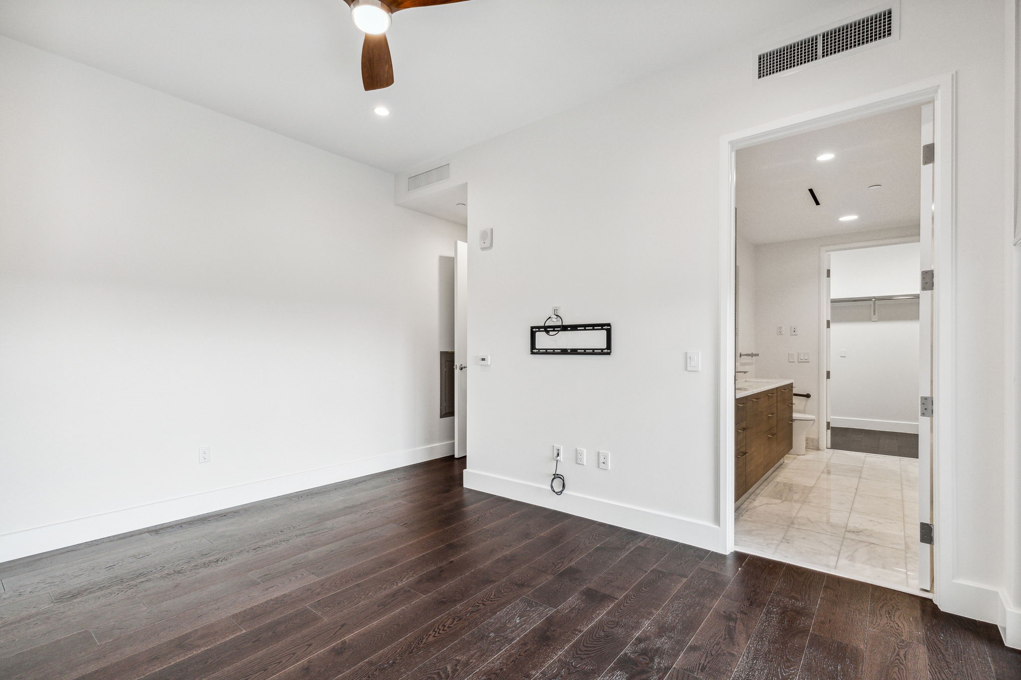 7901 Windrose Avenue 1006
