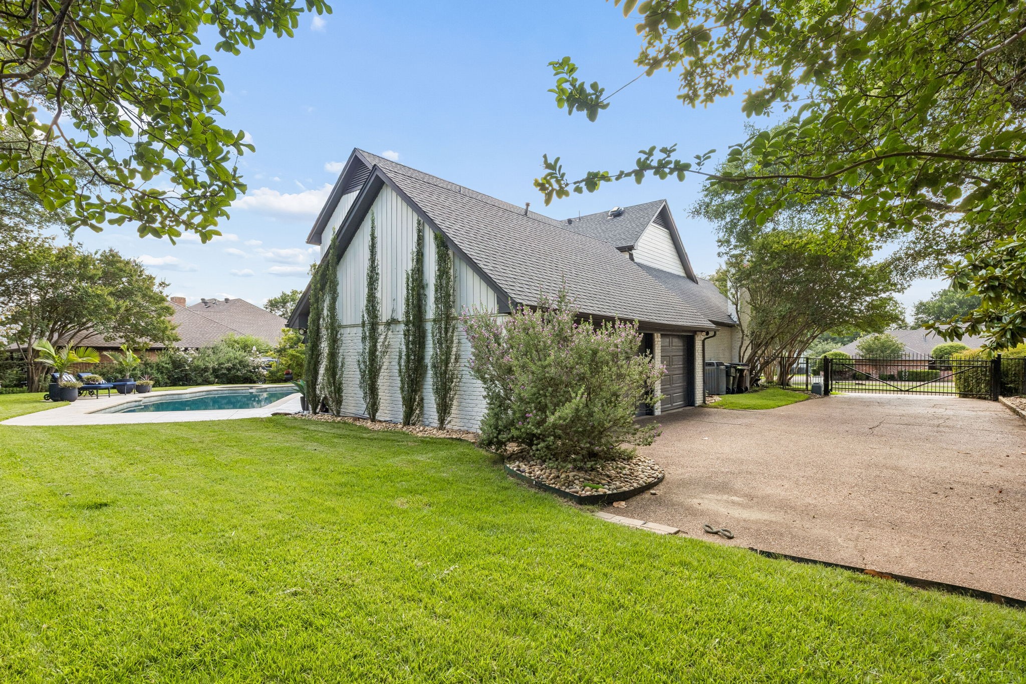 2204 Winding Hollow Lane