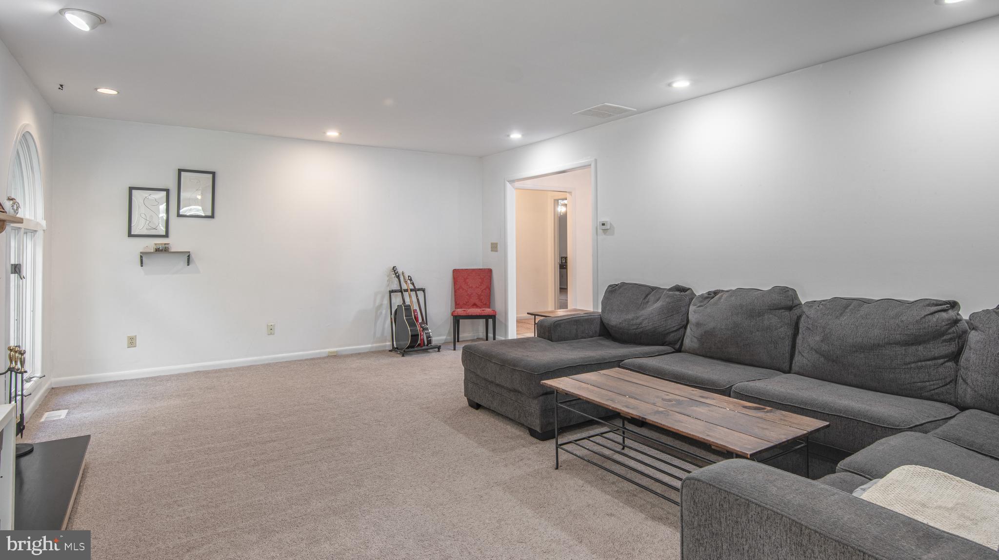 561 E Jimmie Leeds Rd