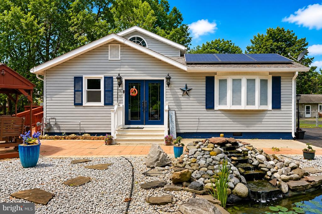 107 W BEACH ROAD