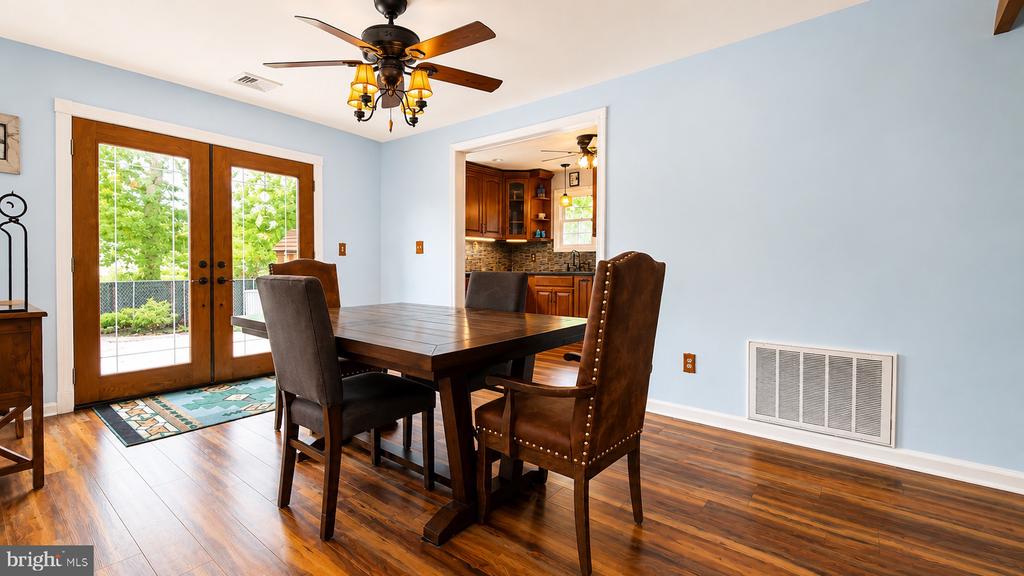 107 W BEACH ROAD