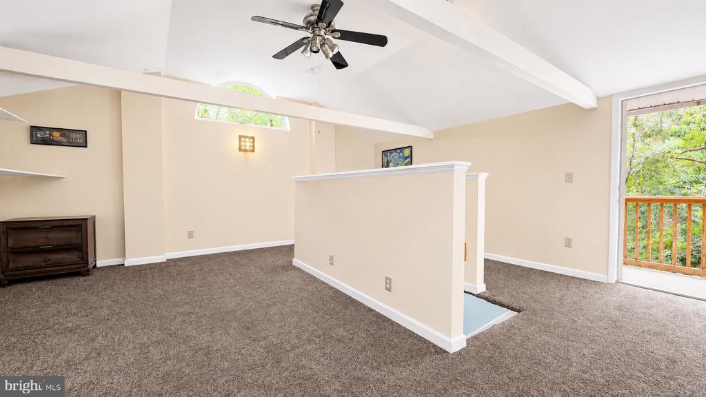 107 W BEACH ROAD