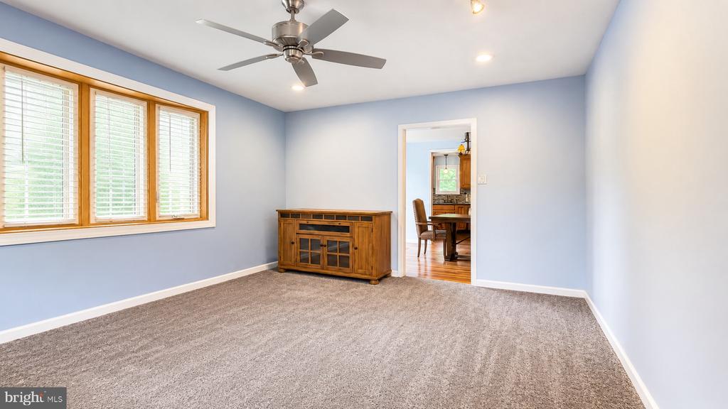 107 W BEACH ROAD