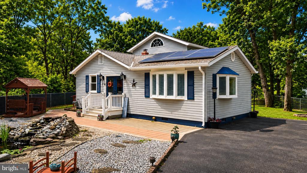 107 W BEACH ROAD