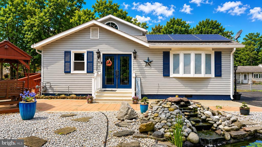 107 W BEACH ROAD