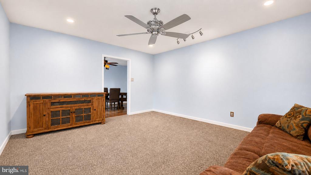107 W BEACH ROAD