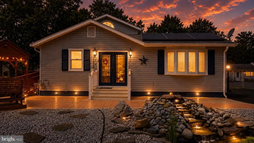 107 W BEACH ROAD