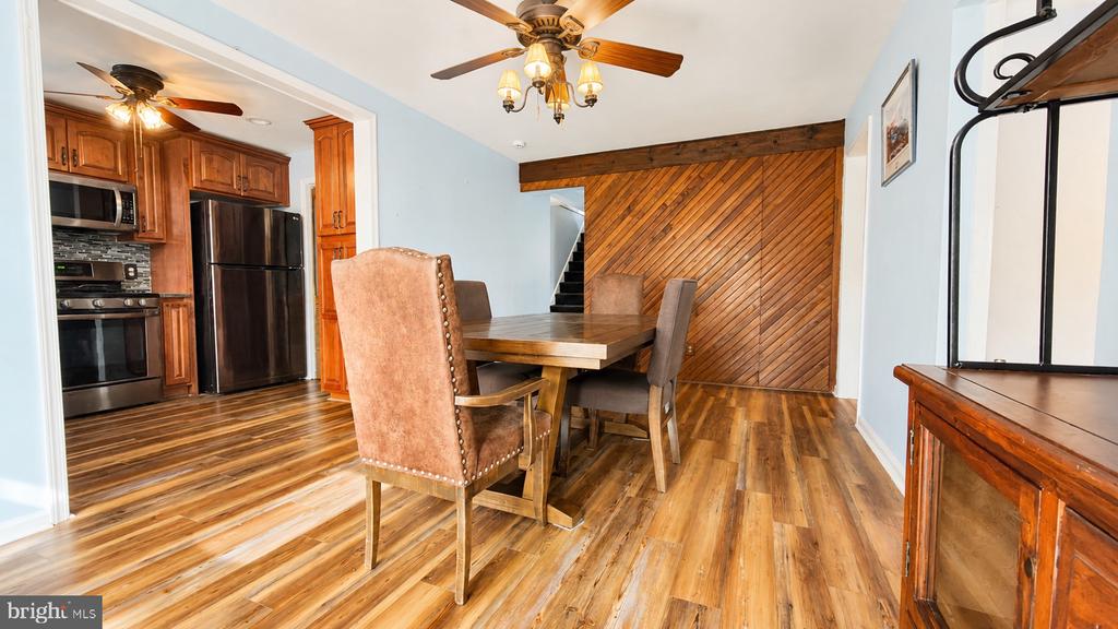 107 W BEACH ROAD