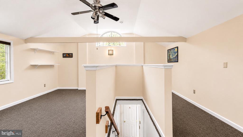 107 W BEACH ROAD
