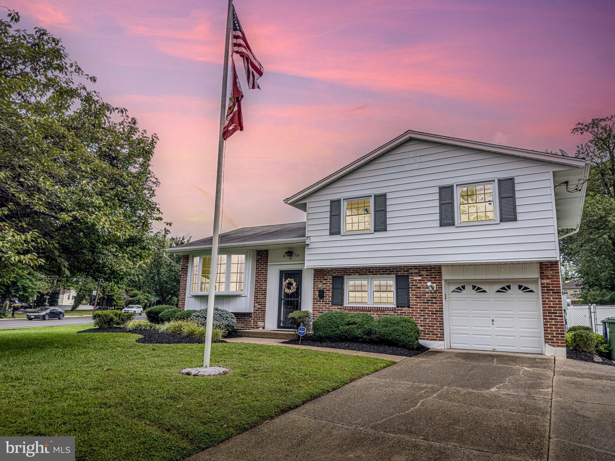 35 Greentree Rd
