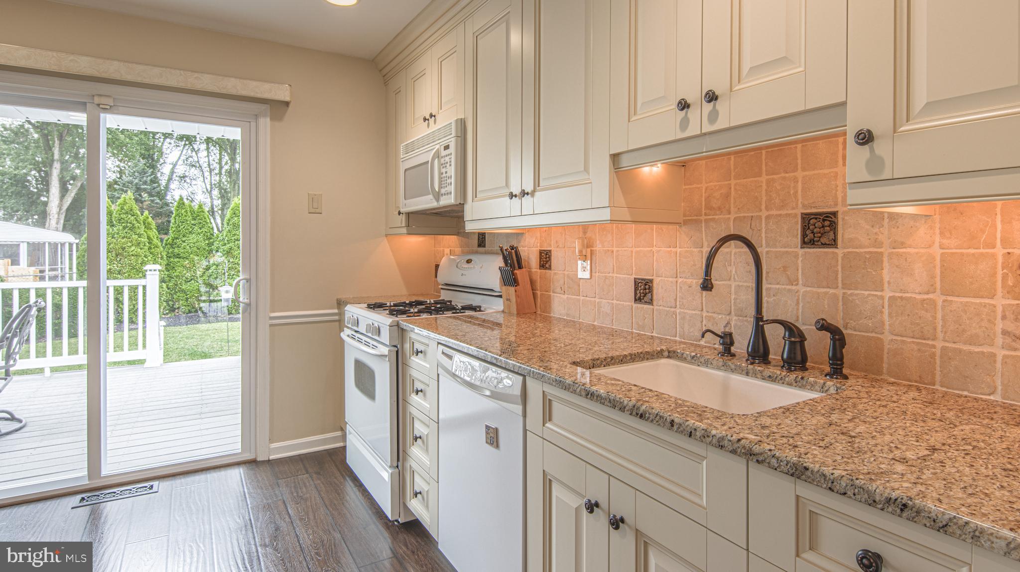 35 Greentree Rd