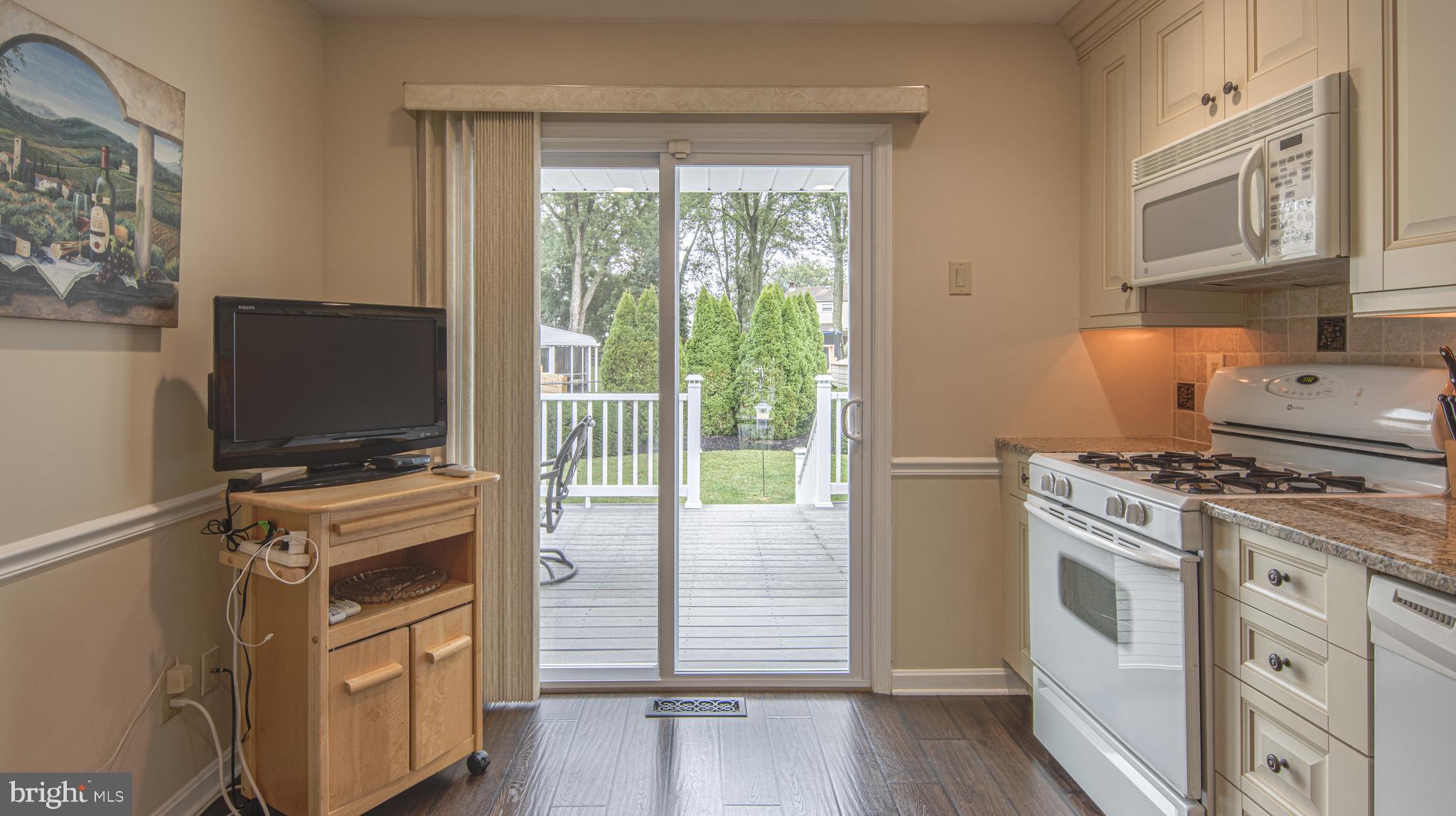 35 Greentree Rd