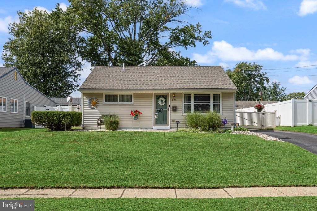 223 E RUDDEROW AVENUE