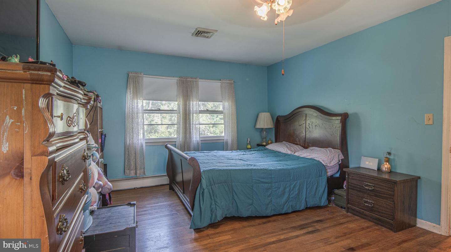 1212 Utopia Ln