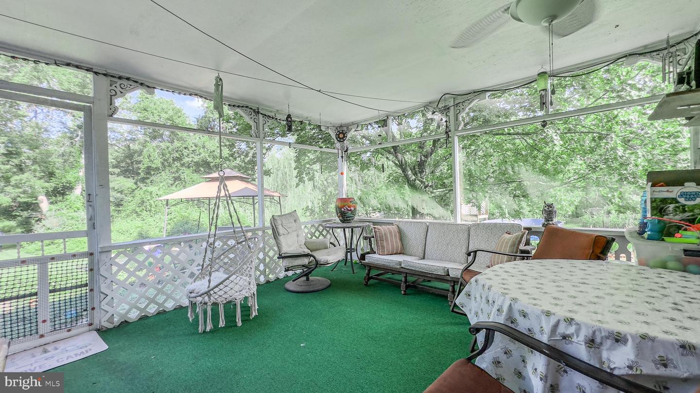 1212 Utopia Ln