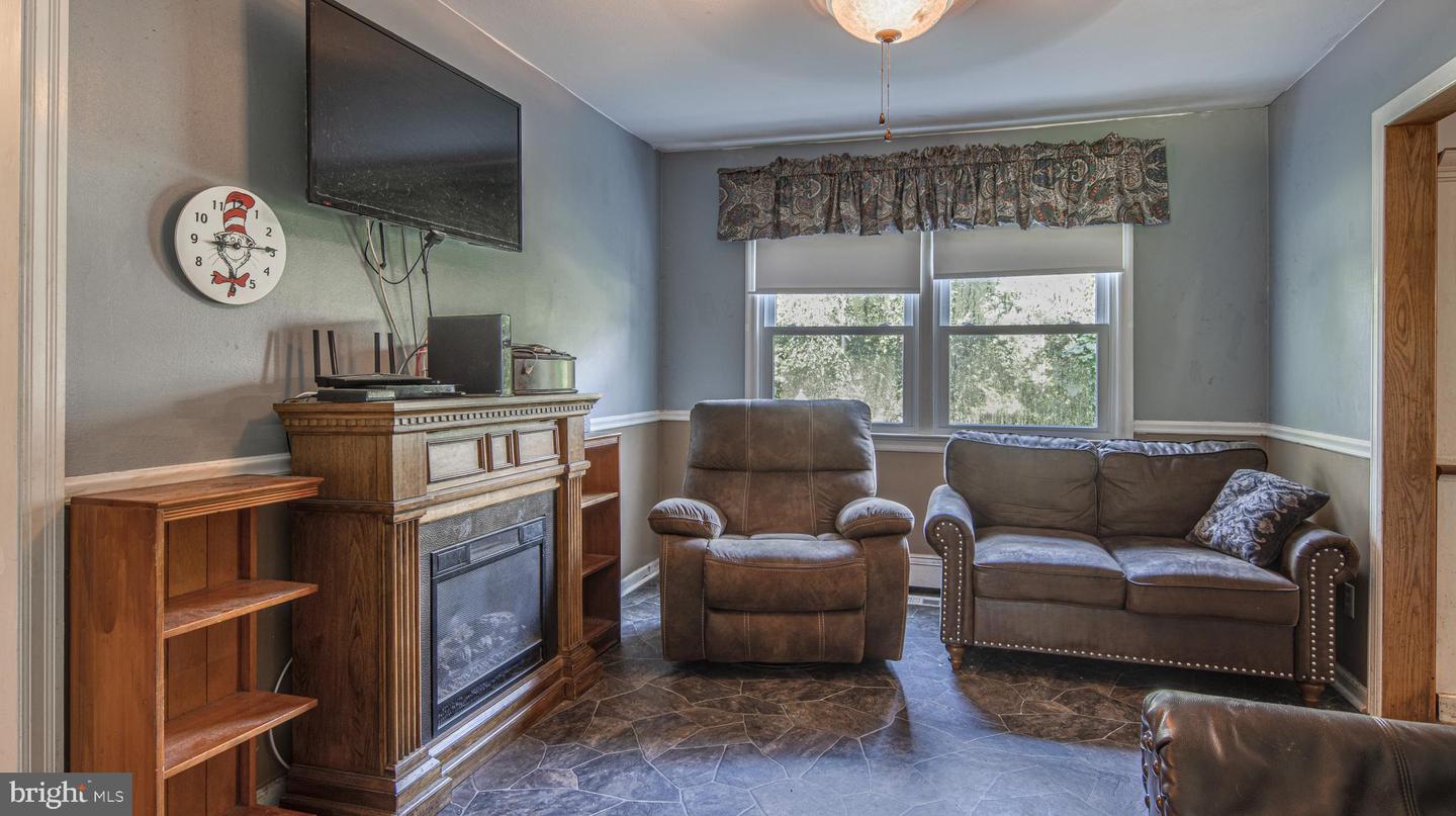 1212 Utopia Ln