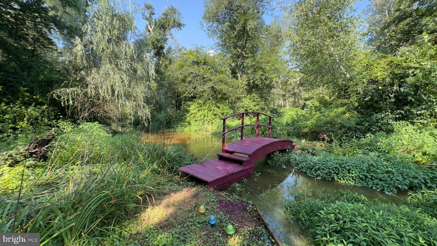1212 Utopia Ln