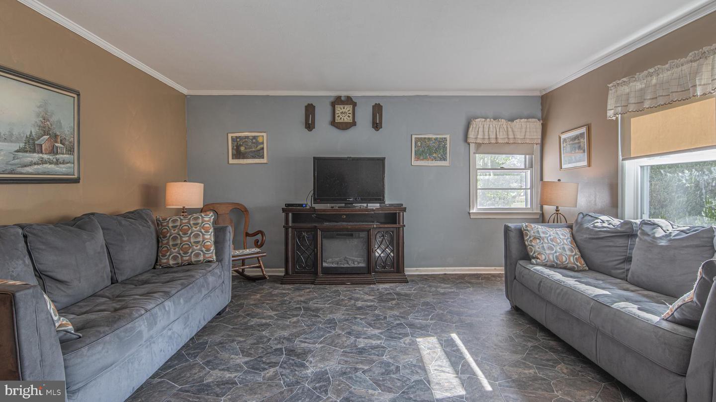 1212 Utopia Ln