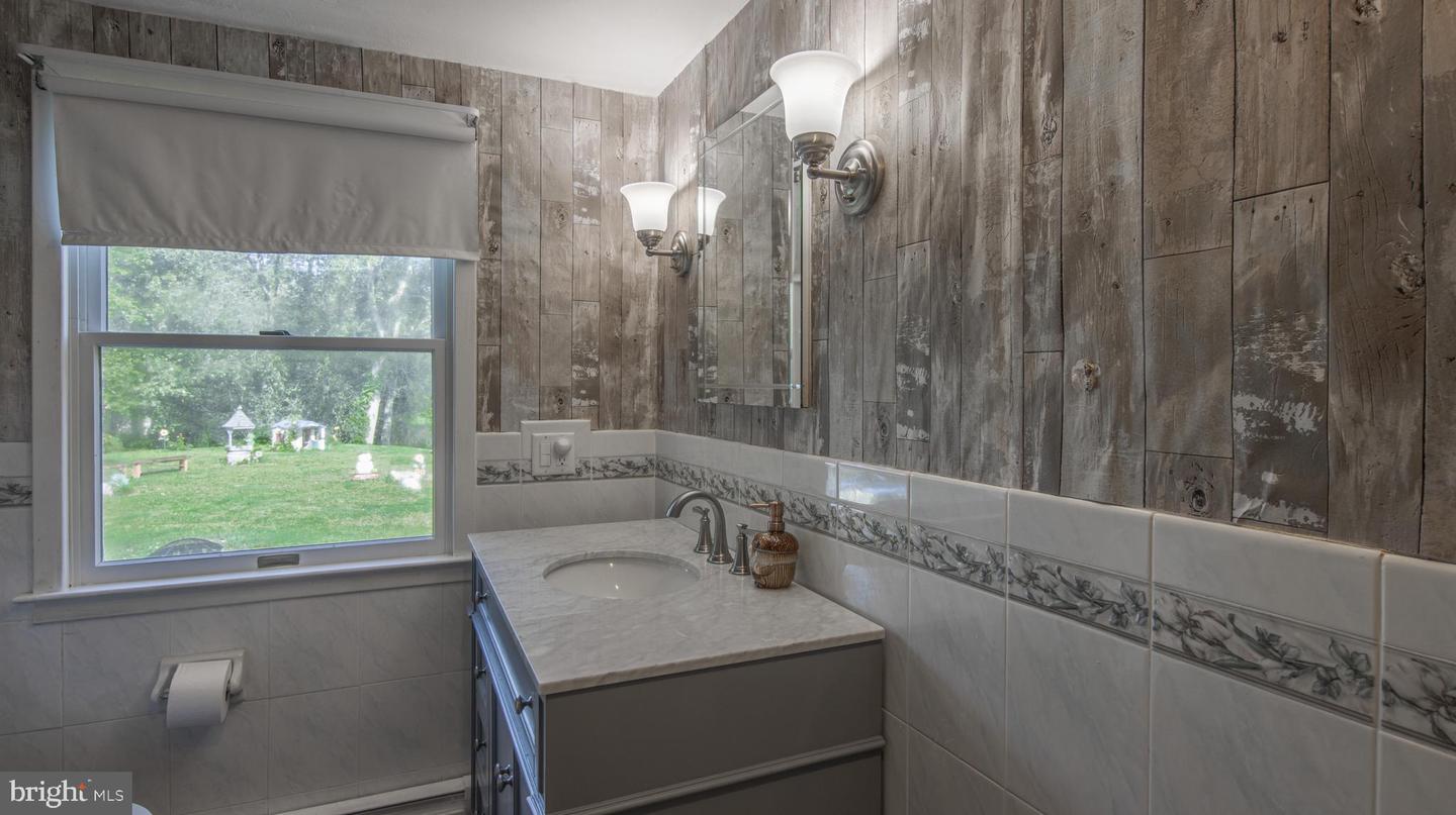 1212 Utopia Ln