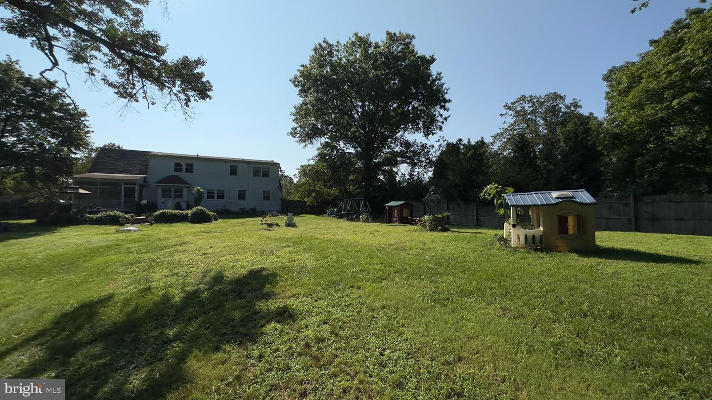 1212 Utopia Ln