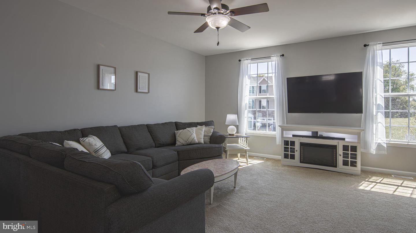 147 Village Green Ln