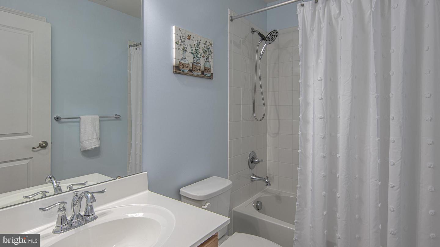 147 Village Green Ln