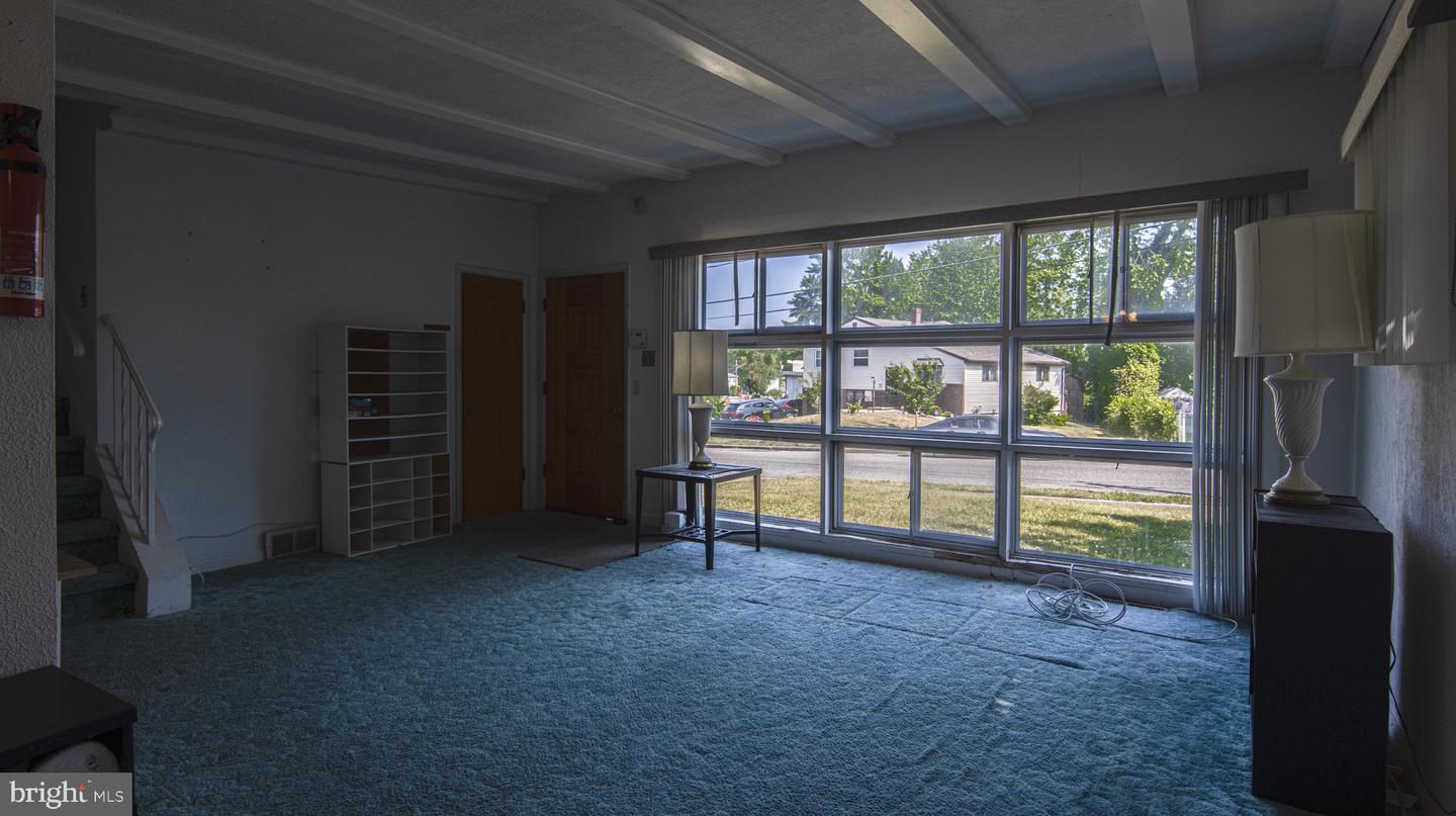 320 W Maiden Ln