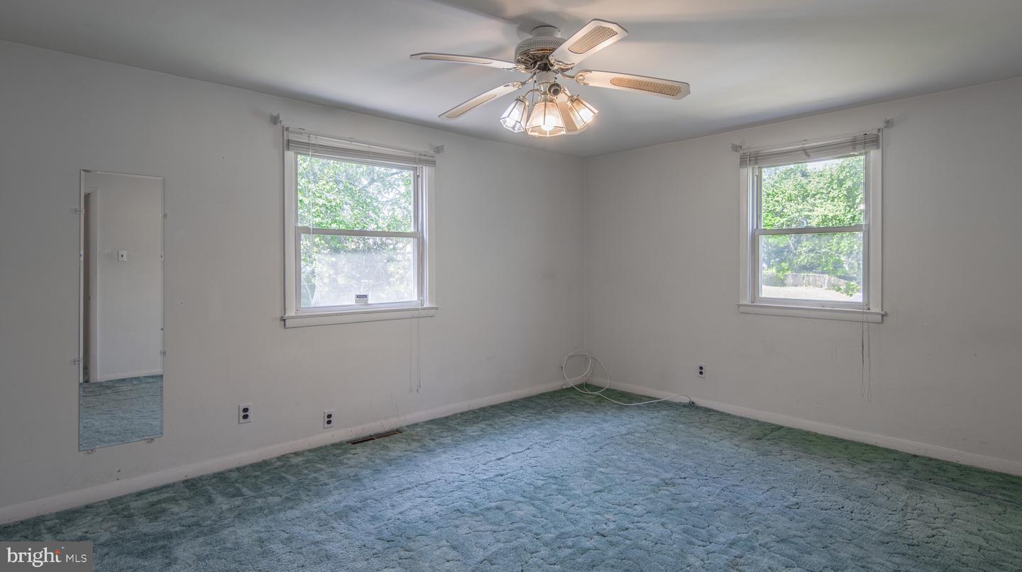 320 W Maiden Ln