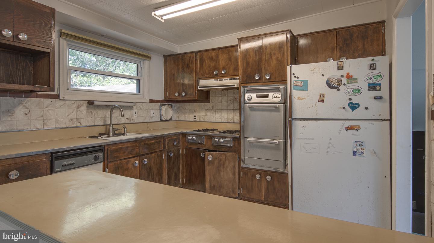 320 W Maiden Ln
