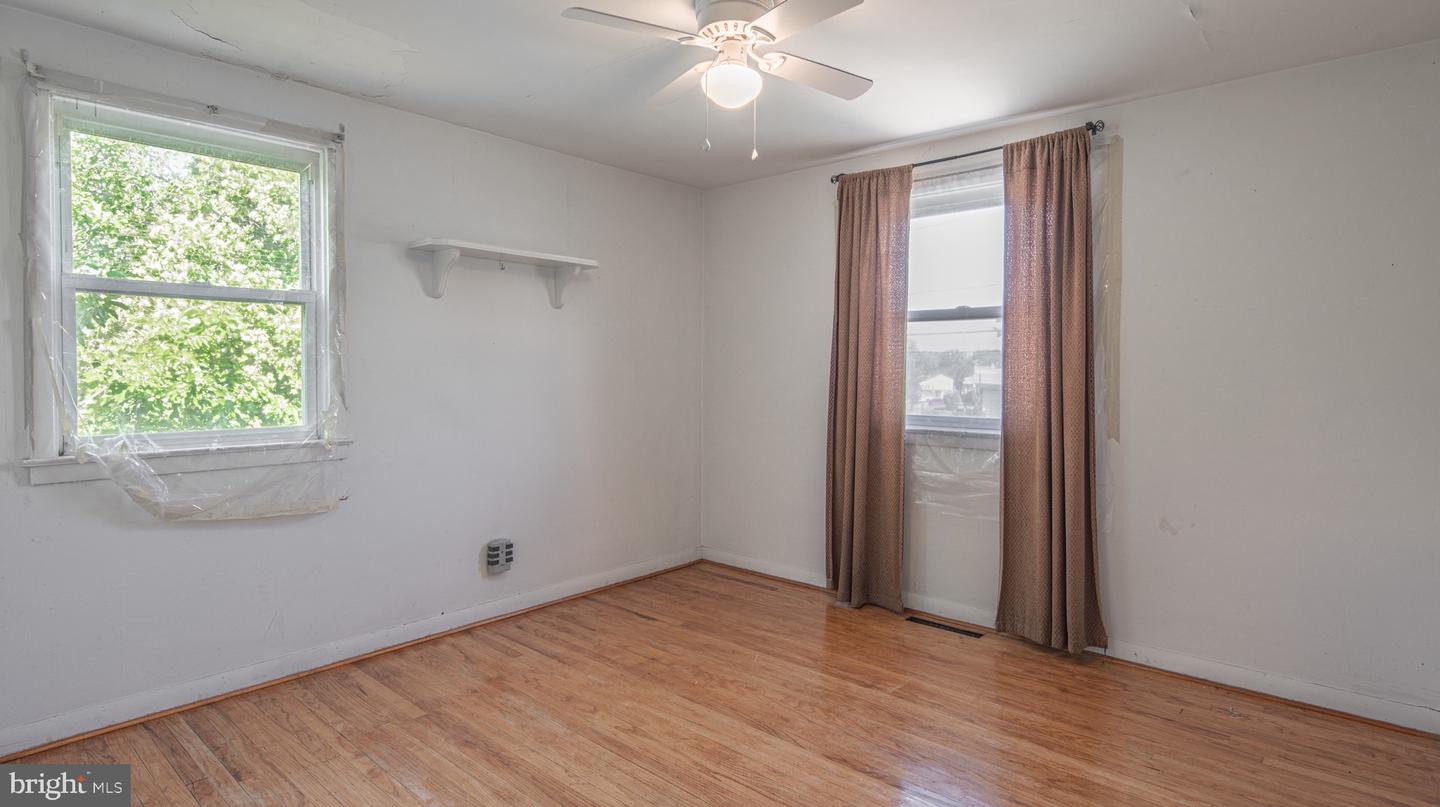 320 W Maiden Ln