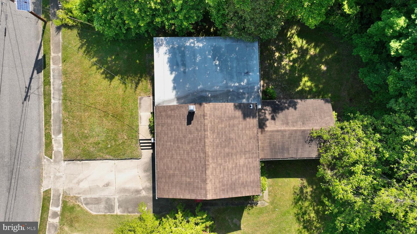320 W Maiden Ln
