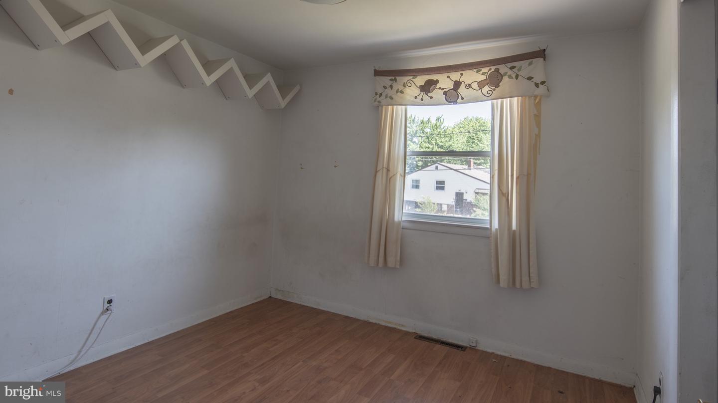 320 W Maiden Ln