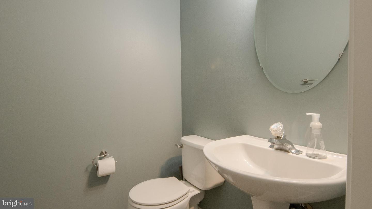 4 Coachlight Dr