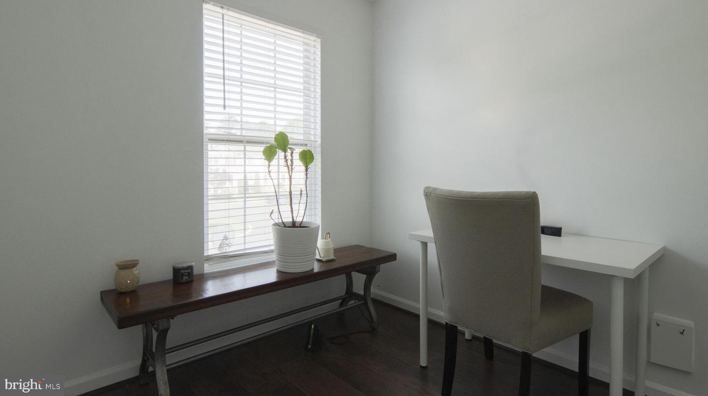 4 Coachlight Dr