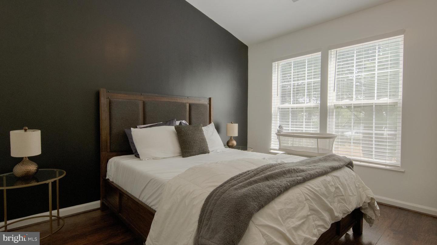 4 Coachlight Dr