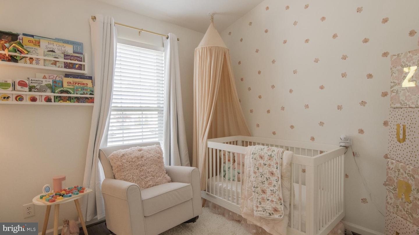 4 Coachlight Dr