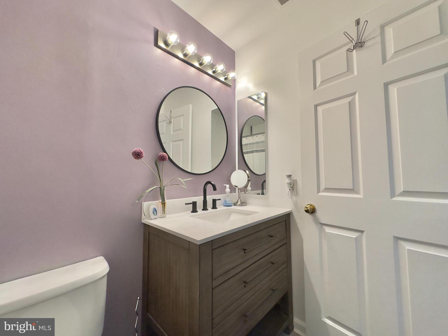 4 Coachlight Dr
