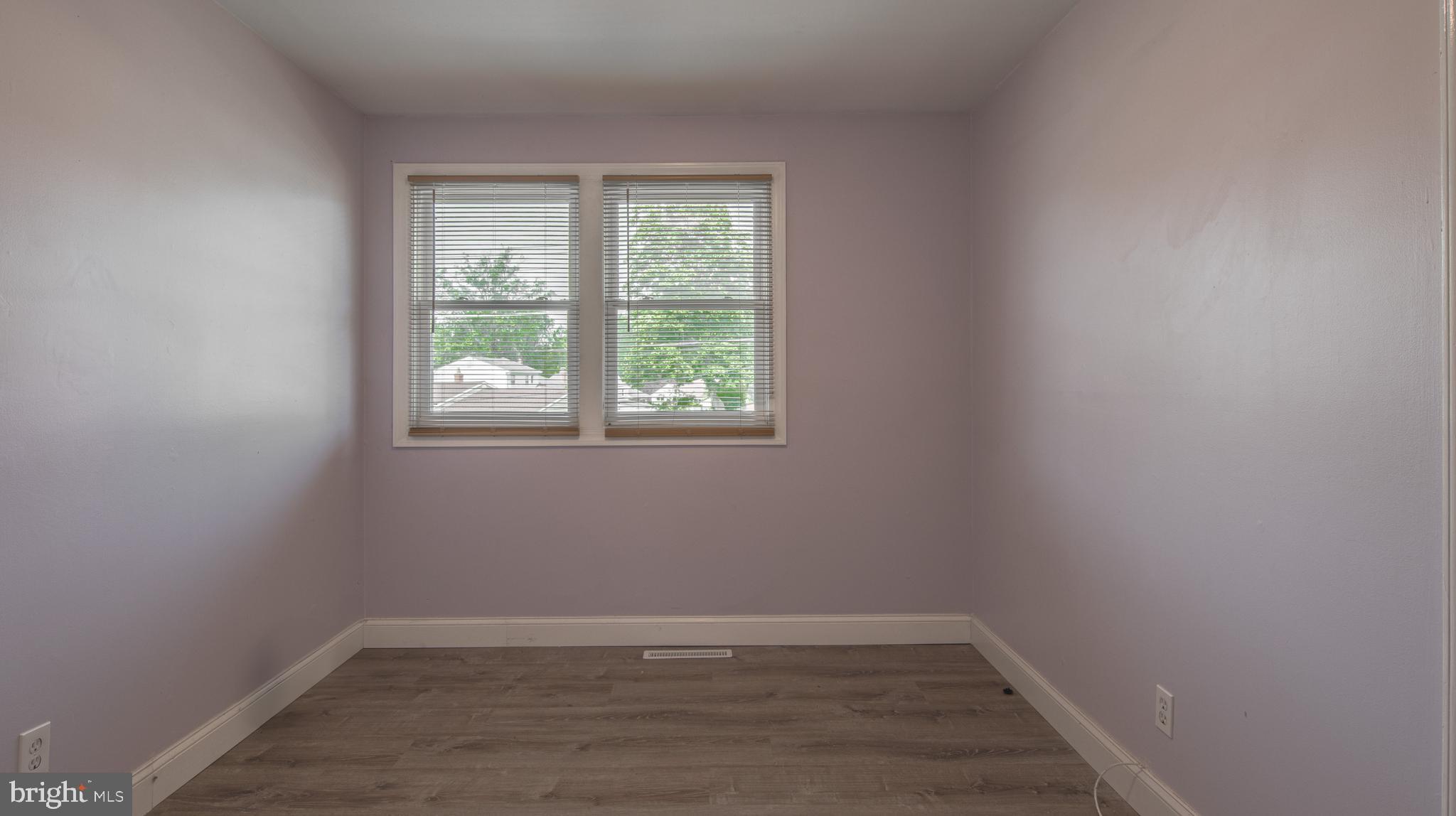 112 E Valleybrook Rd