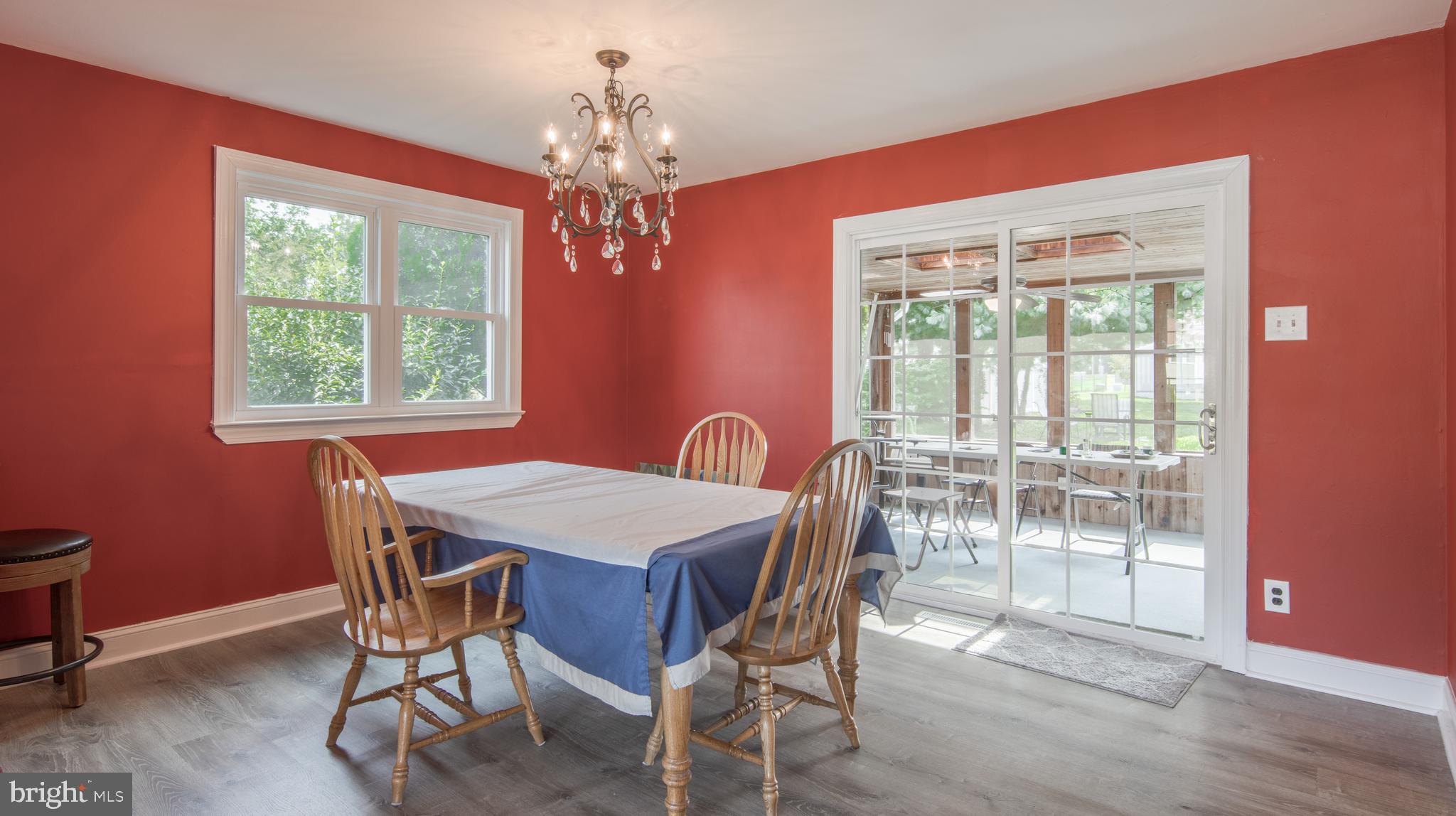 112 E Valleybrook Rd