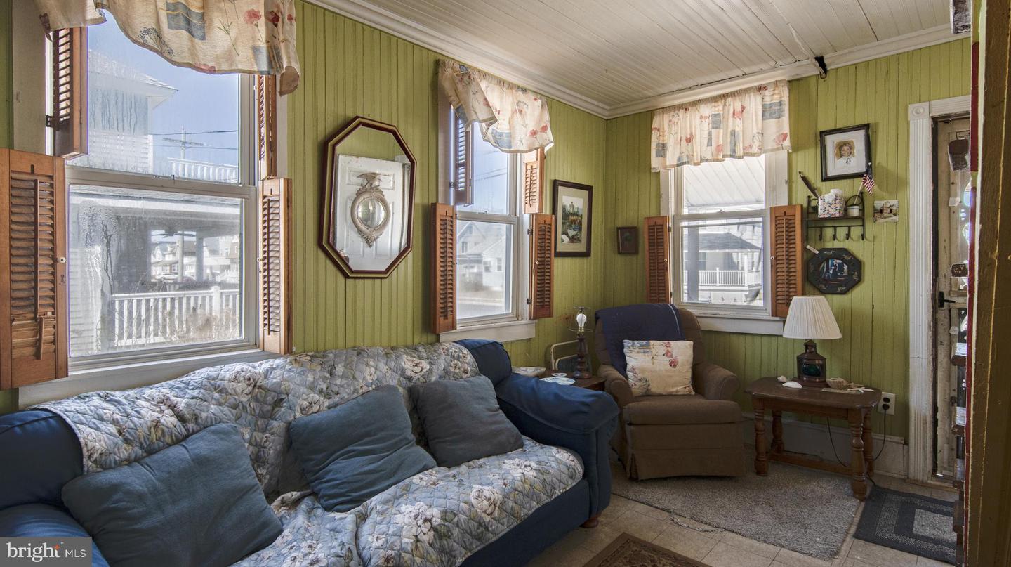234 W Chestnut Ave