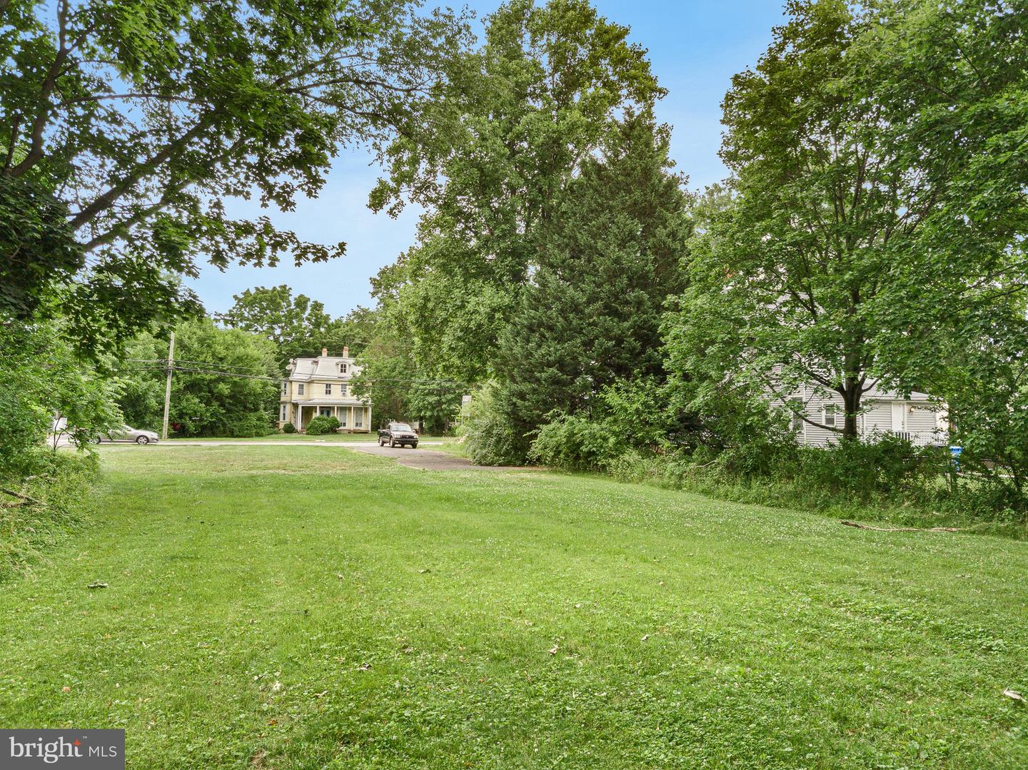 214 E High St